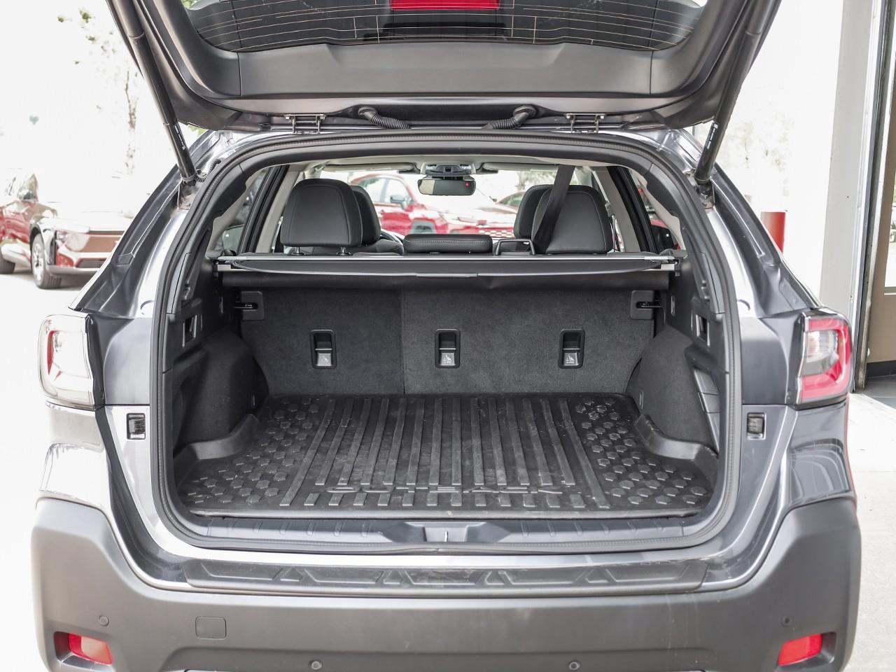 2025 Subaru Outback ONYX Photo