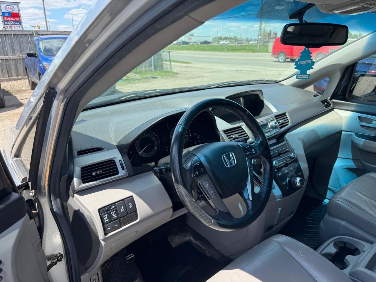 2012 Honda Odyssey AS IS, Touring, POWER STEERING ISSUE, RUNS GOOD Photo