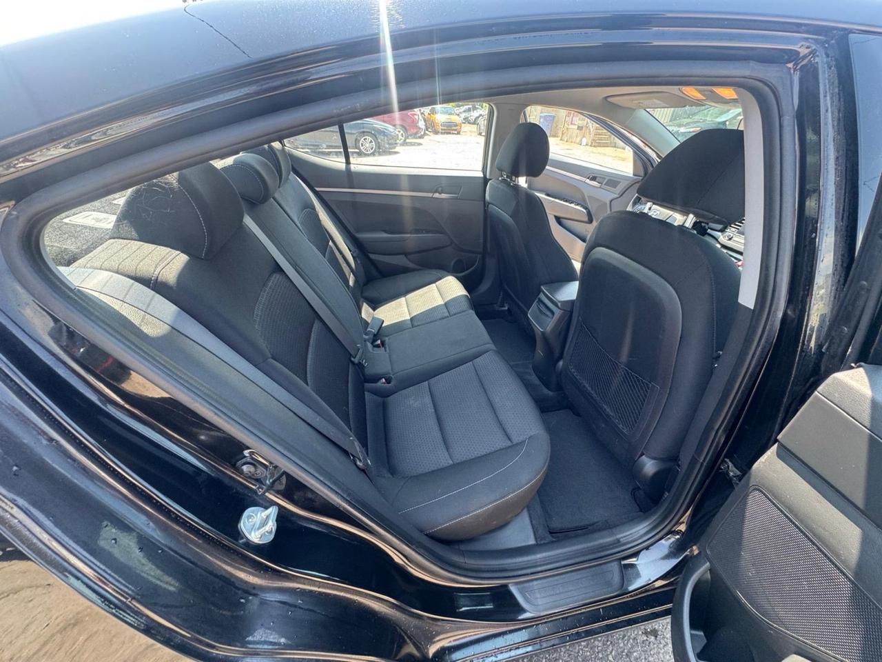 2017 Hyundai Elantra AS IS SPECIAL, LE, SEDAN, AUTO, 4 CYL Photo