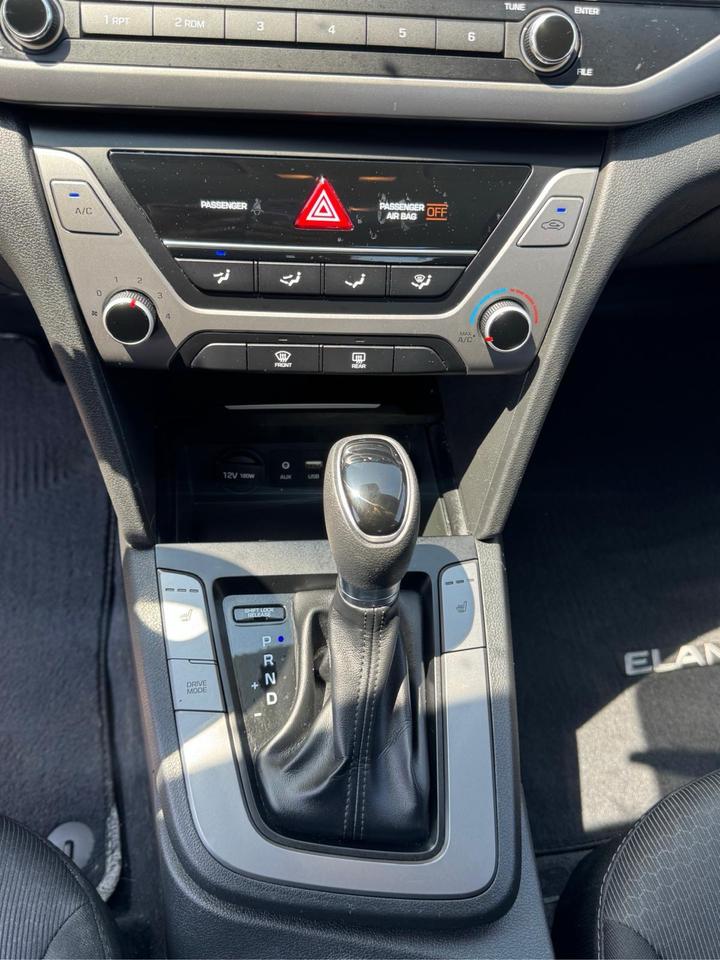 2017 Hyundai Elantra AS IS SPECIAL, LE, SEDAN, AUTO, 4 CYL Photo