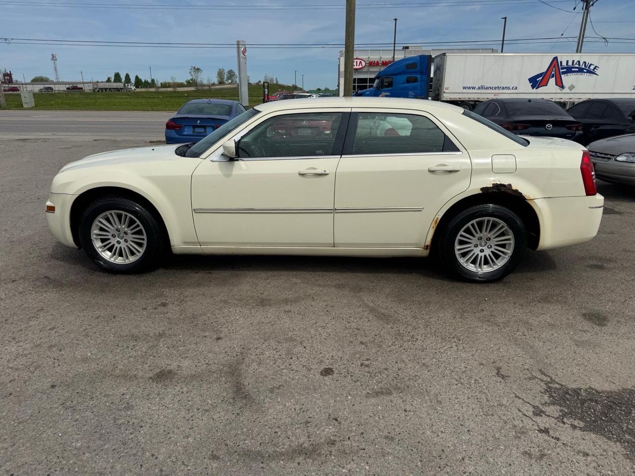 2008 Chrysler 300 AS IS, WELL MAINTAINED, NO ACCIDENTS, HAS RUST Photo