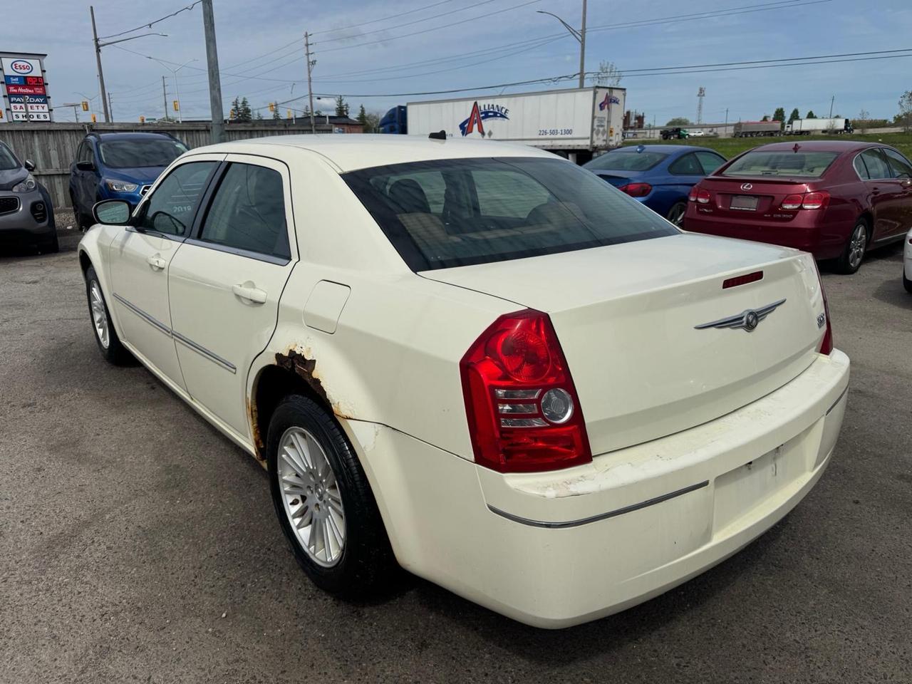2008 Chrysler 300 AS IS, WELL MAINTAINED, NO ACCIDENTS, HAS RUST Photo
