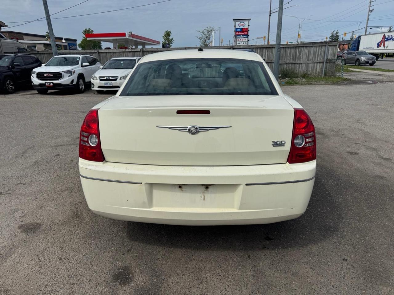 2008 Chrysler 300 AS IS, WELL MAINTAINED, NO ACCIDENTS, HAS RUST Photo3
