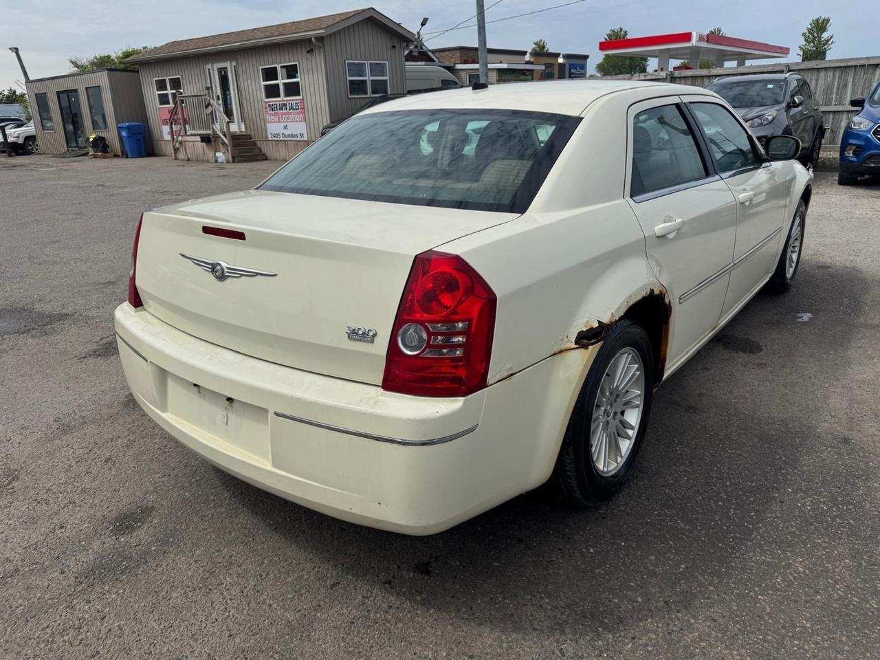 2008 Chrysler 300 AS IS, WELL MAINTAINED, NO ACCIDENTS, HAS RUST Photo