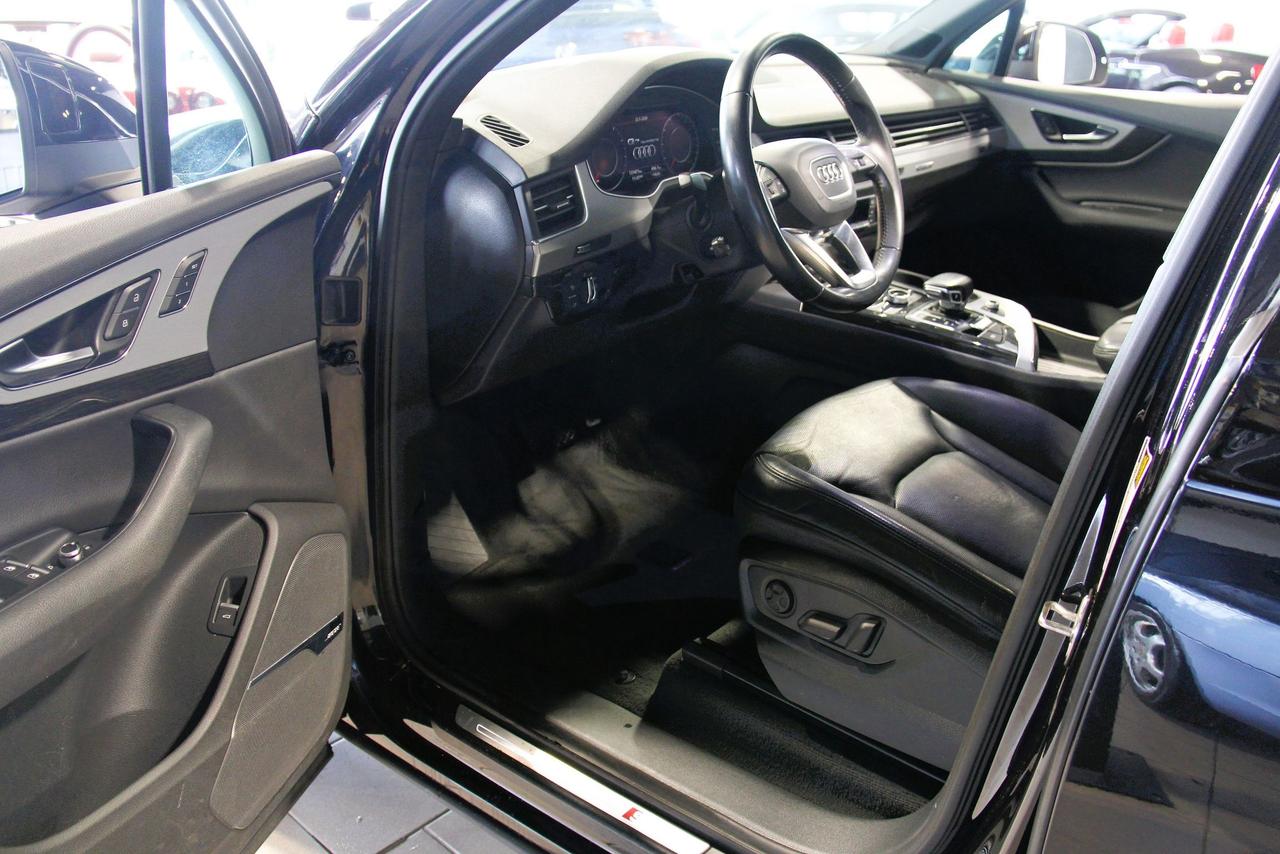 2017 Audi Q7 3.0T Technik S-Line Photo