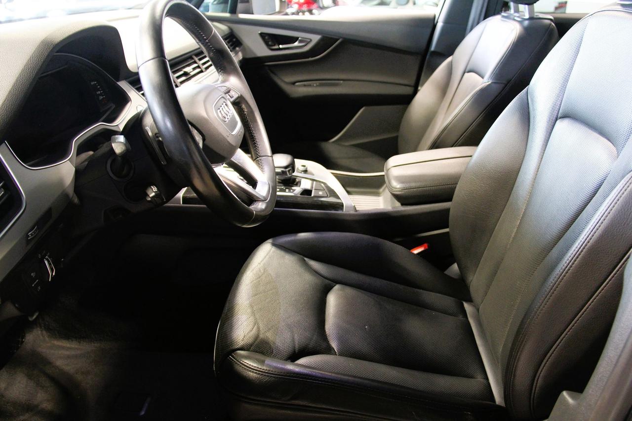 2017 Audi Q7 3.0T Technik S-Line Photo