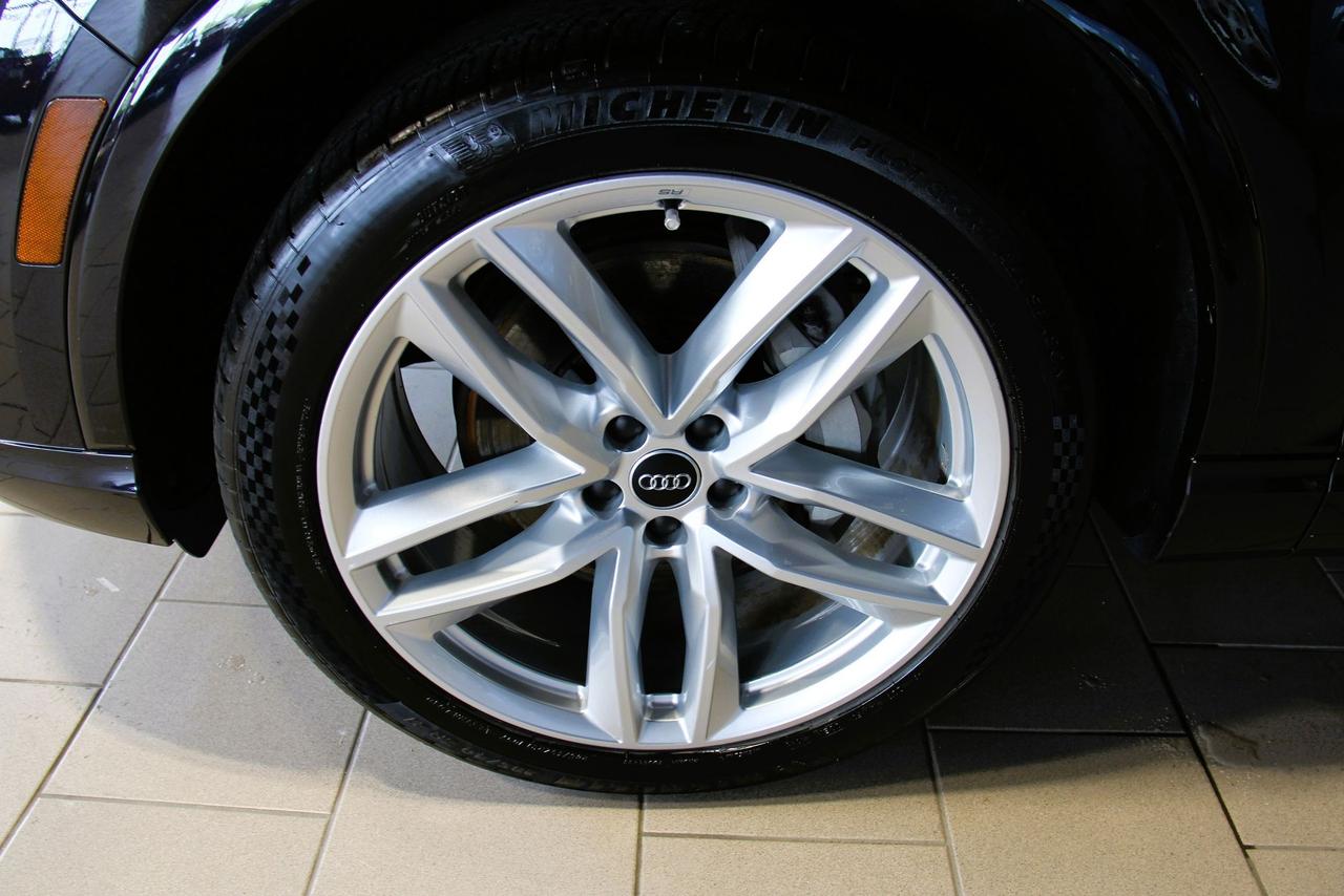 2017 Audi Q7 3.0T Technik S-Line Photo