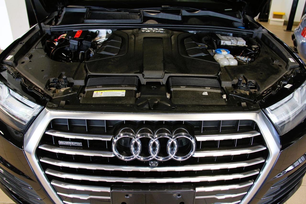 2017 Audi Q7 3.0T Technik S-Line Photo