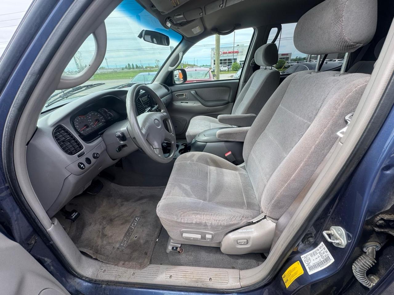 2001 Toyota Sequoia AS IS, SR5, WELL SERVICED, NO ACCIDENTS Photo