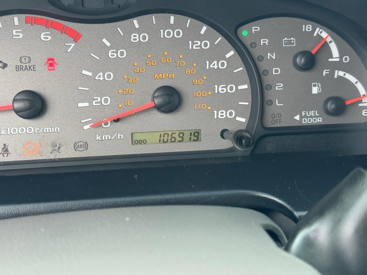 2001 Toyota Sequoia AS IS, SR5, WELL SERVICED, NO ACCIDENTS Photo