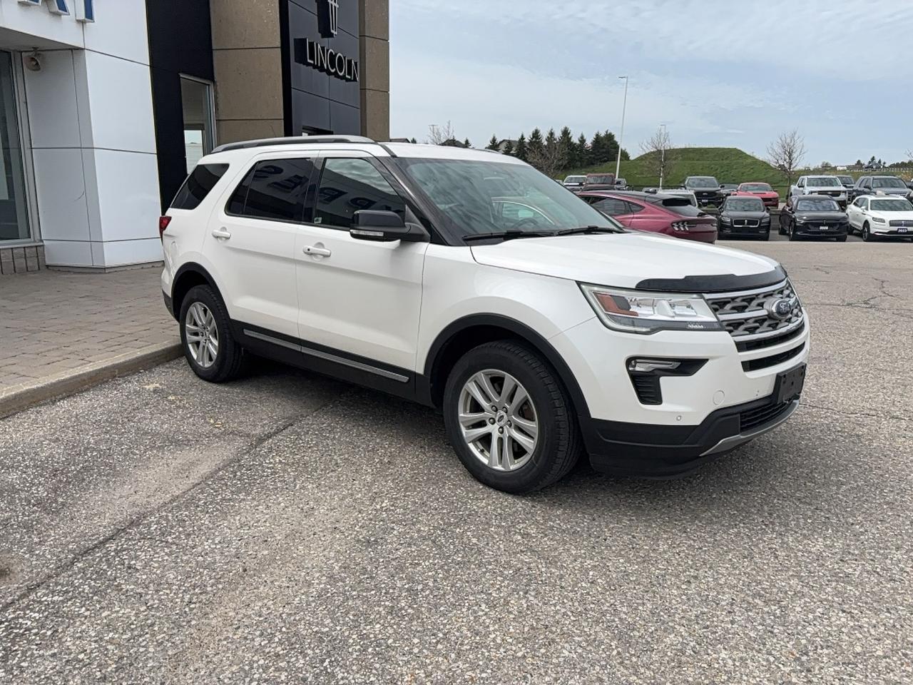 2018 Ford Explorer XLT - 4WD Photo2