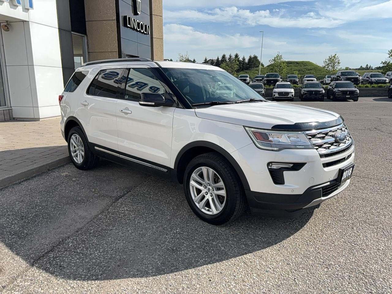 2018 Ford Explorer LOCAL TRADE! XLT, TECH PACK, NAVIGATION, 18" RIMS! Photo2