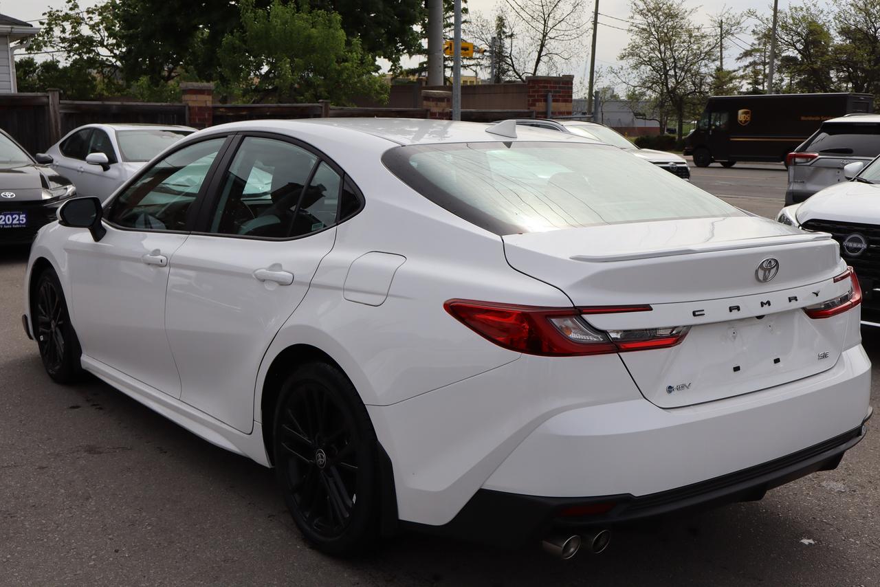 2026 Toyota Camry SE Hybrid Photo4