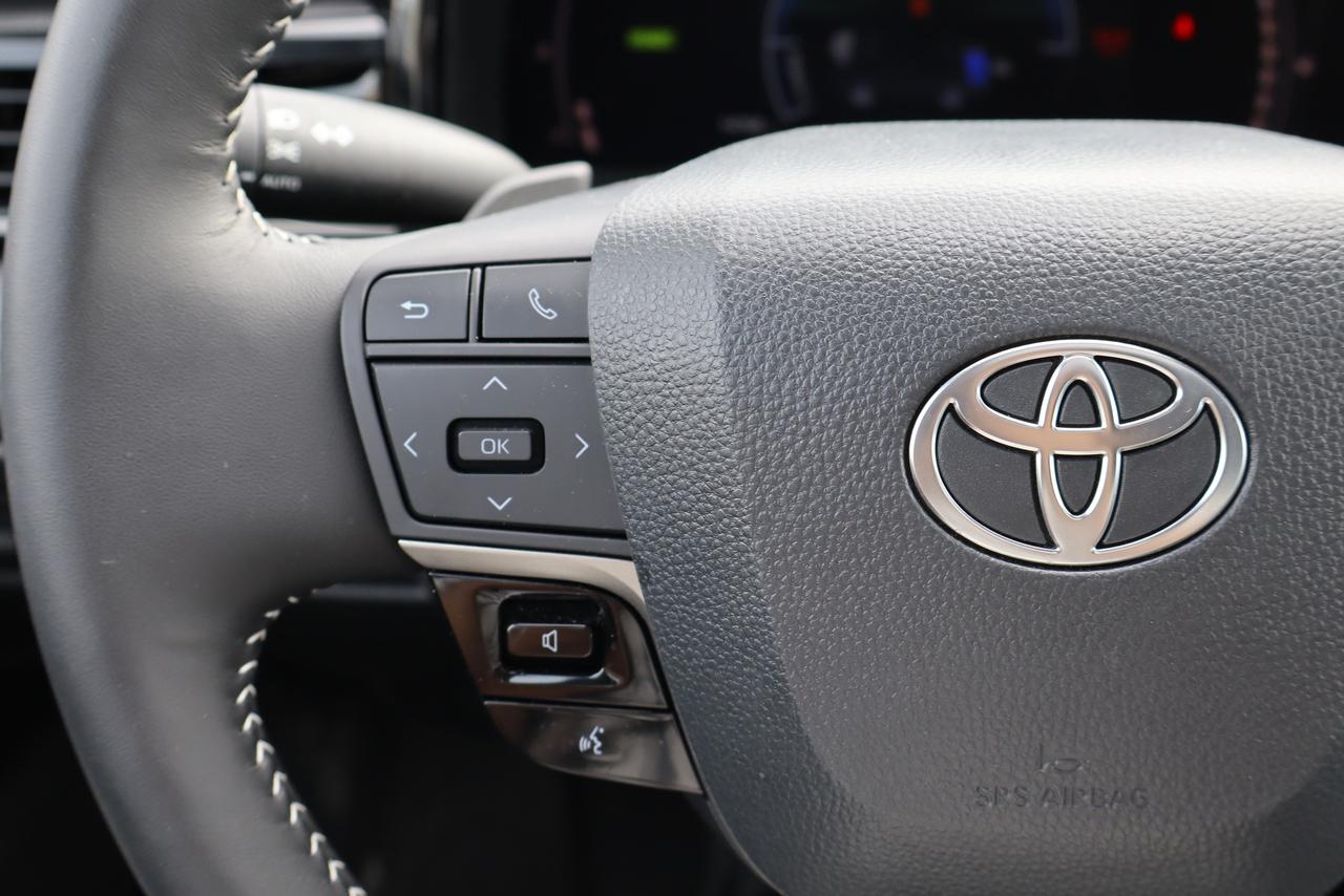 2026 Toyota Camry SE Hybrid Photo