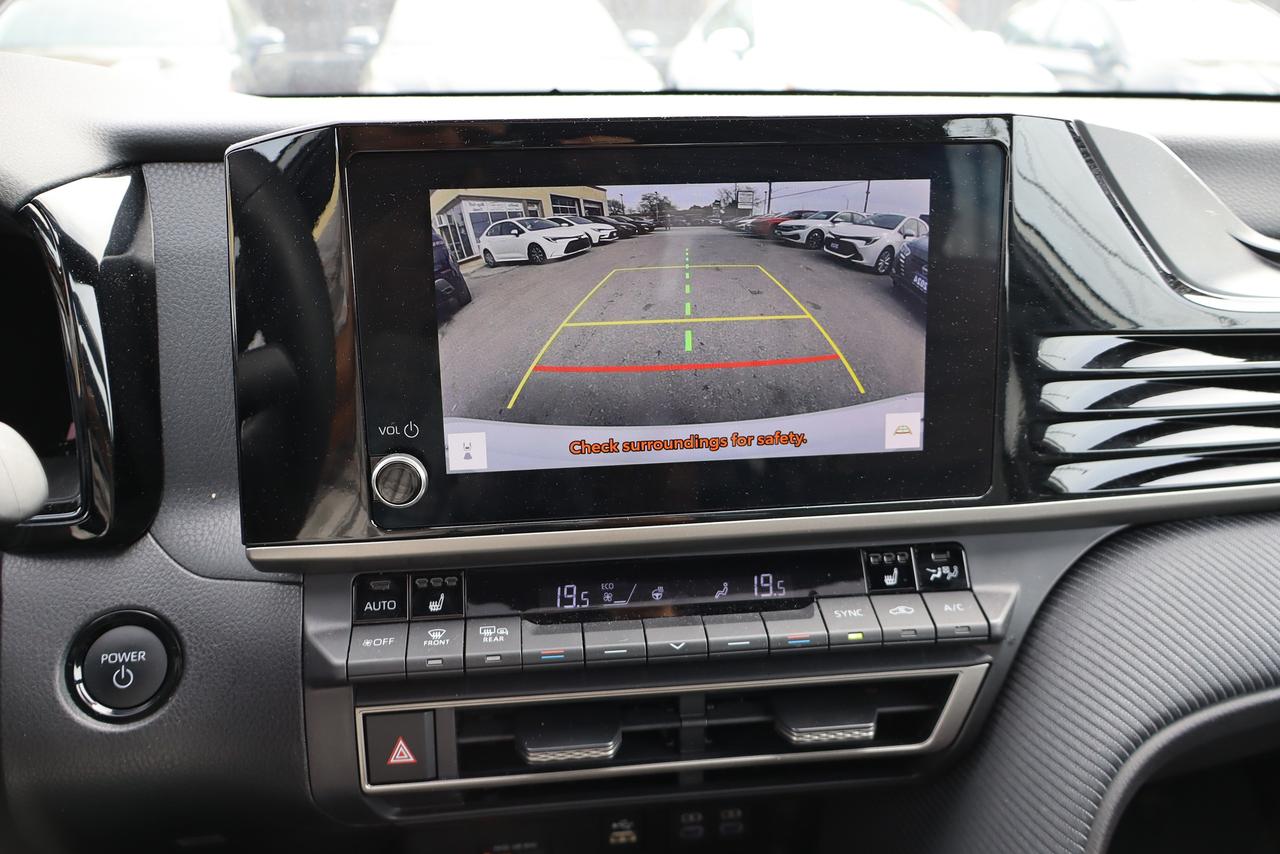2026 Toyota Camry SE Hybrid Photo