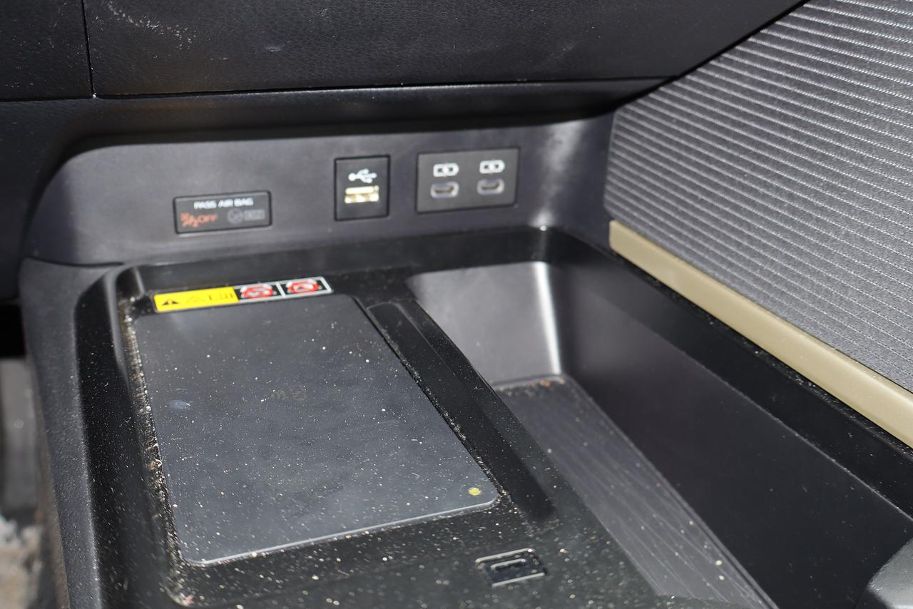 2026 Toyota Camry SE Hybrid Photo