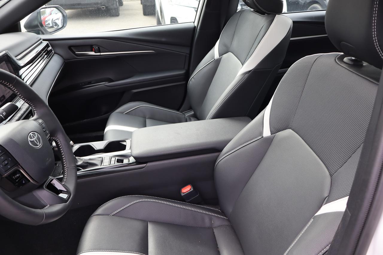 2026 Toyota Camry SE Hybrid Photo