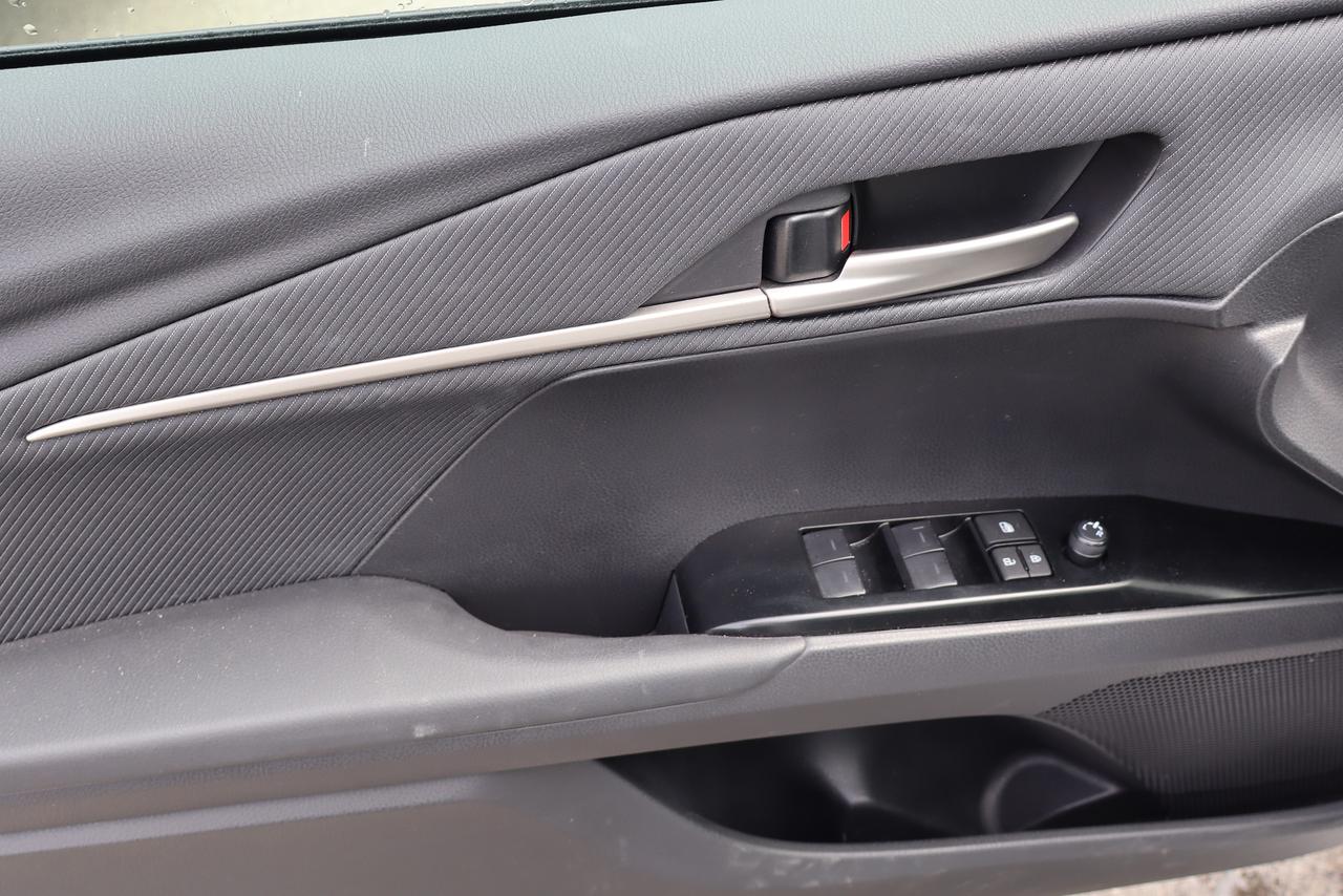 2026 Toyota Camry SE Hybrid Photo
