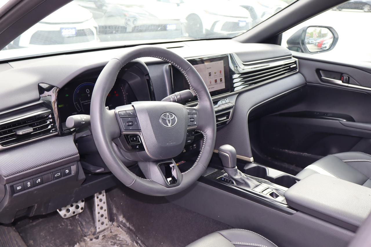 2026 Toyota Camry SE Hybrid Photo