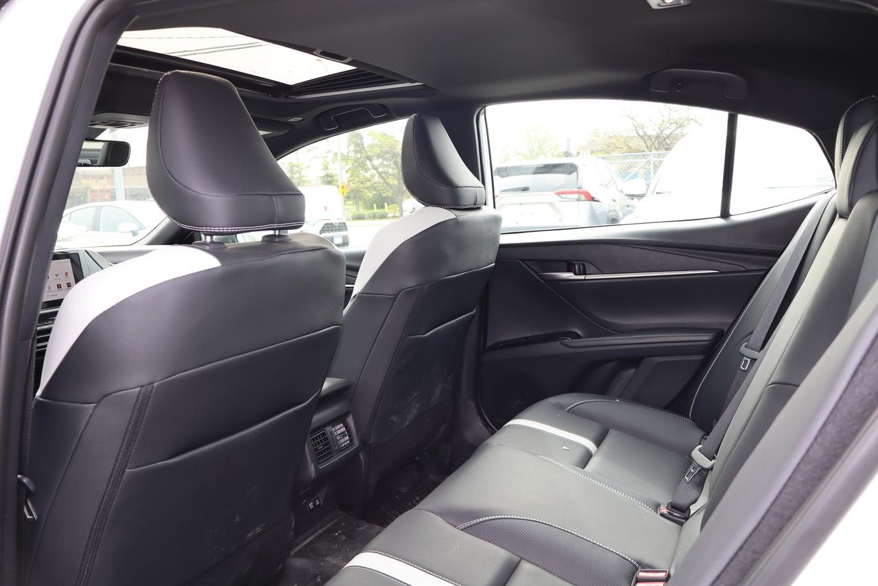 2026 Toyota Camry SE Hybrid Photo