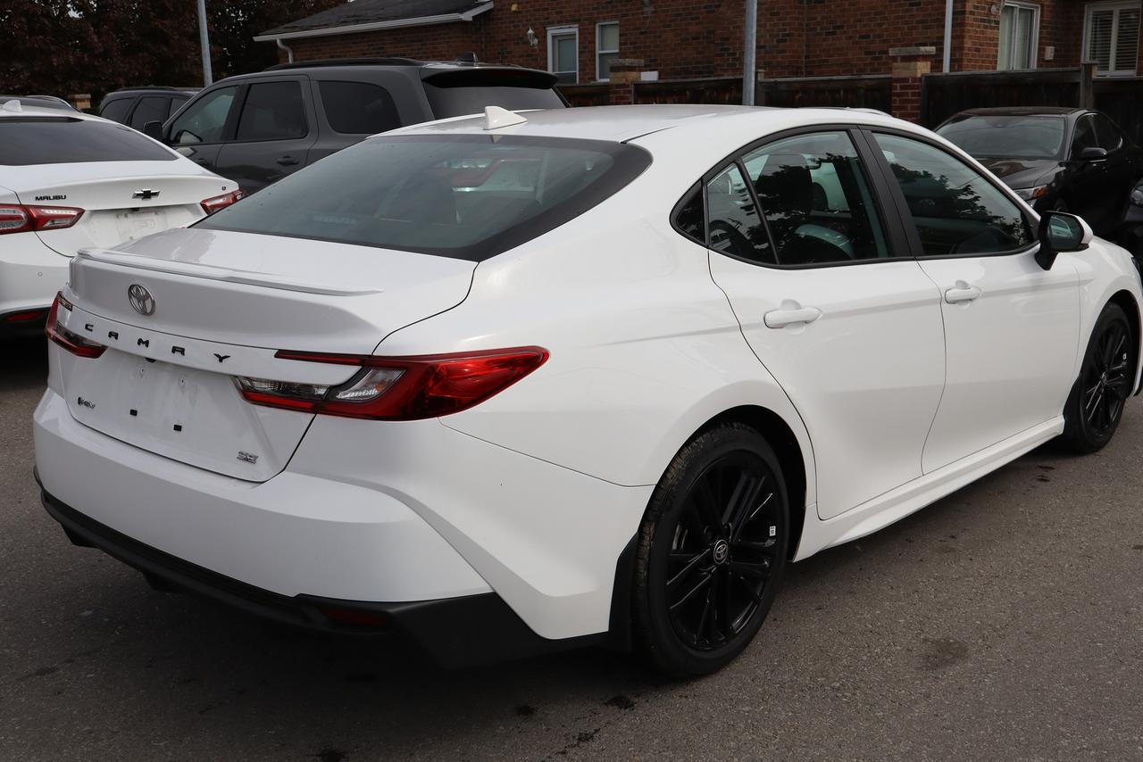 2026 Toyota Camry SE Hybrid Photo