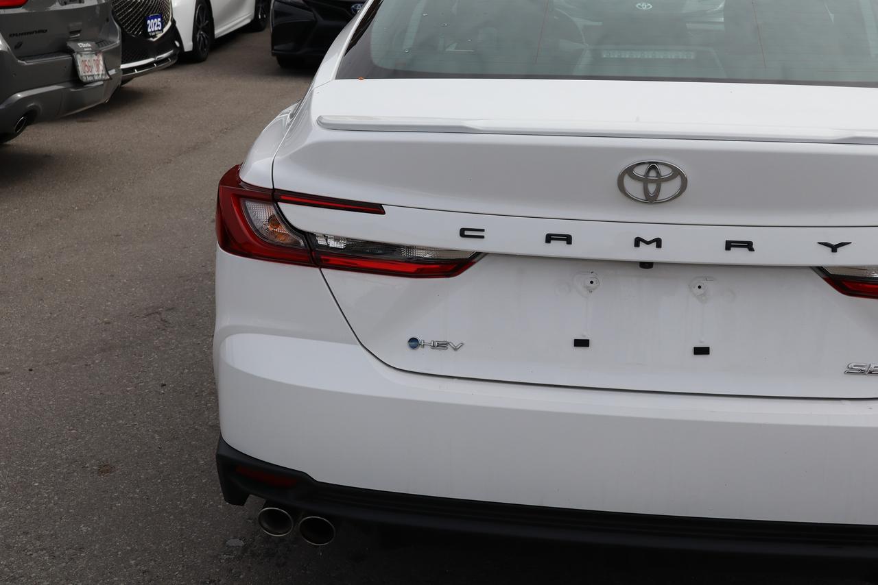2026 Toyota Camry SE Hybrid Photo