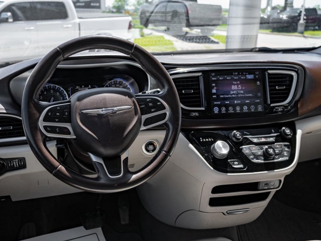 2017 Chrysler Pacifica Touring-L Photo
