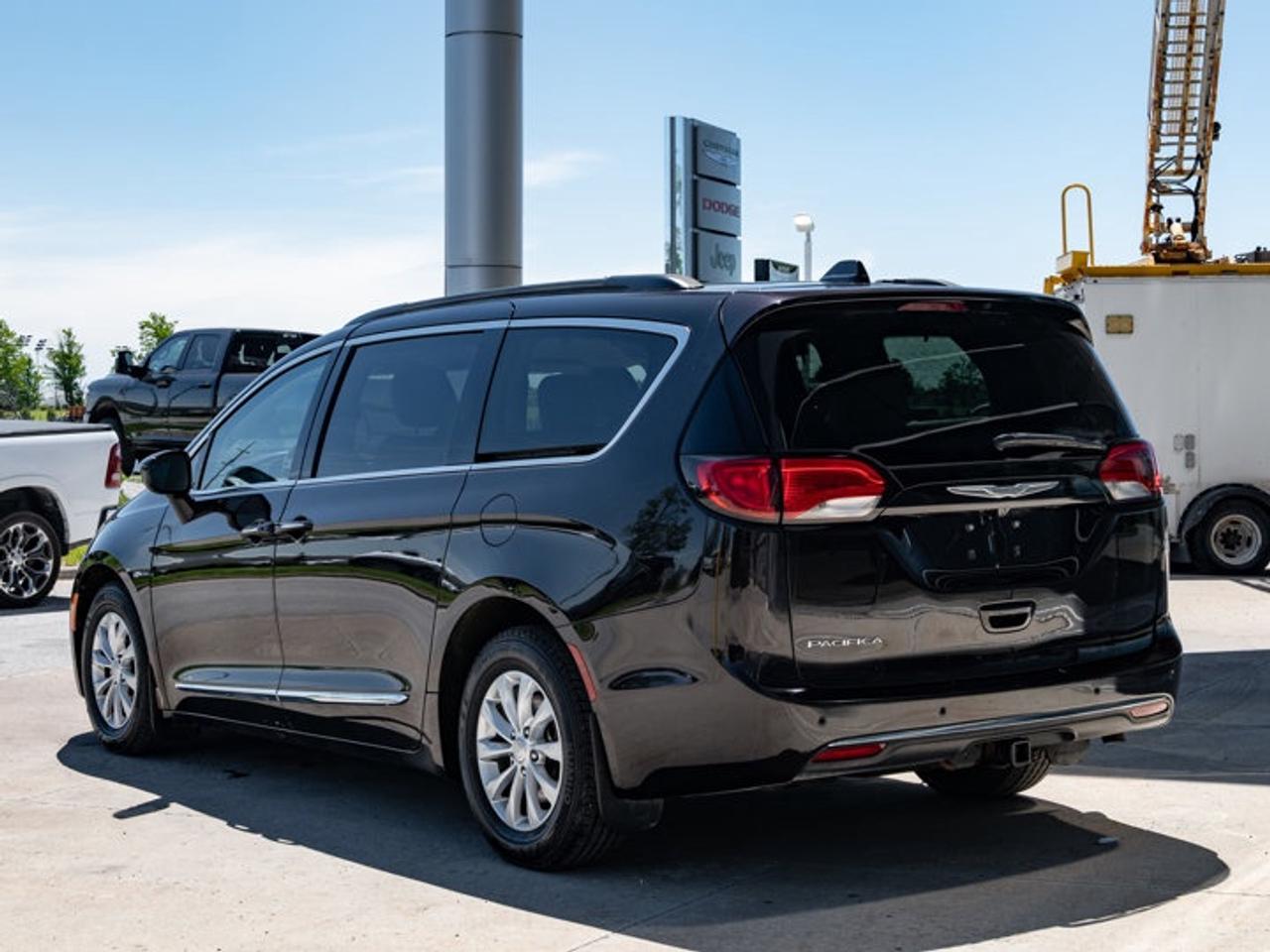 2017 Chrysler Pacifica Touring-L Photo