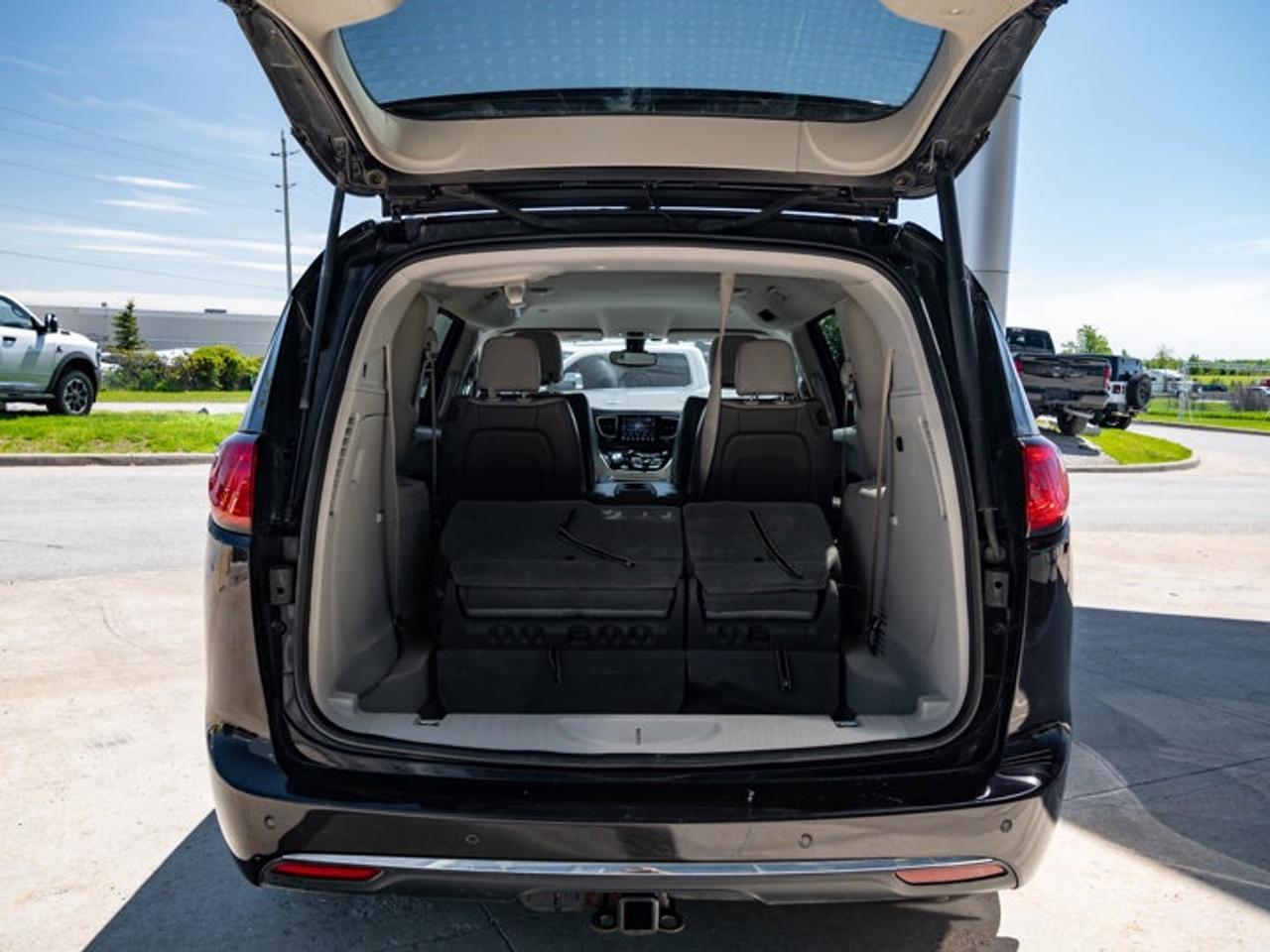 2017 Chrysler Pacifica Touring-L Photo