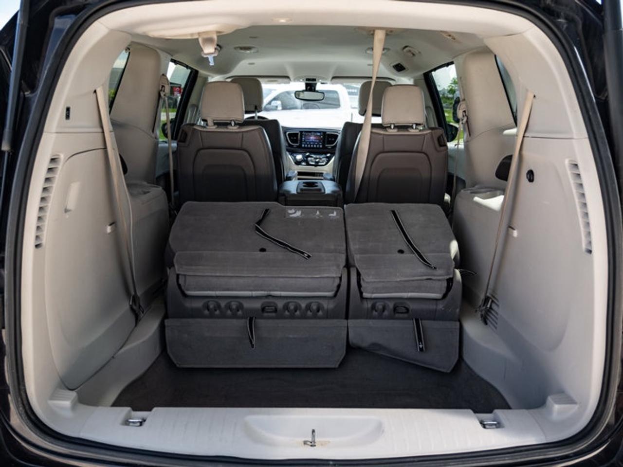 2017 Chrysler Pacifica Touring-L Photo