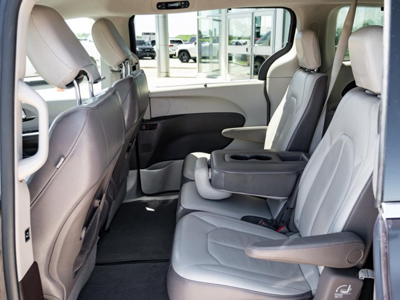 2017 Chrysler Pacifica Touring-L Photo