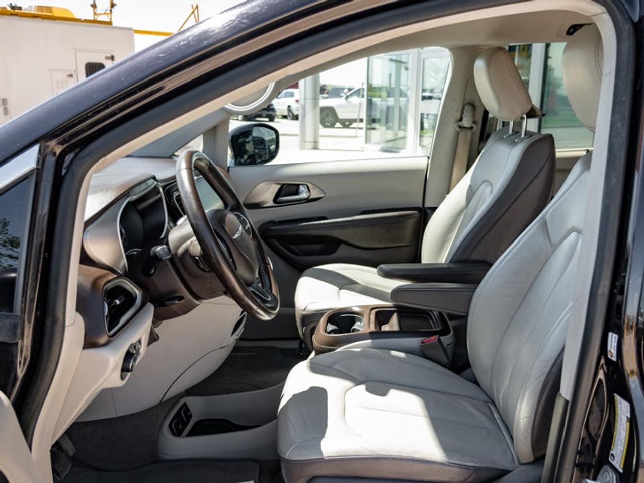 2017 Chrysler Pacifica Touring-L Photo