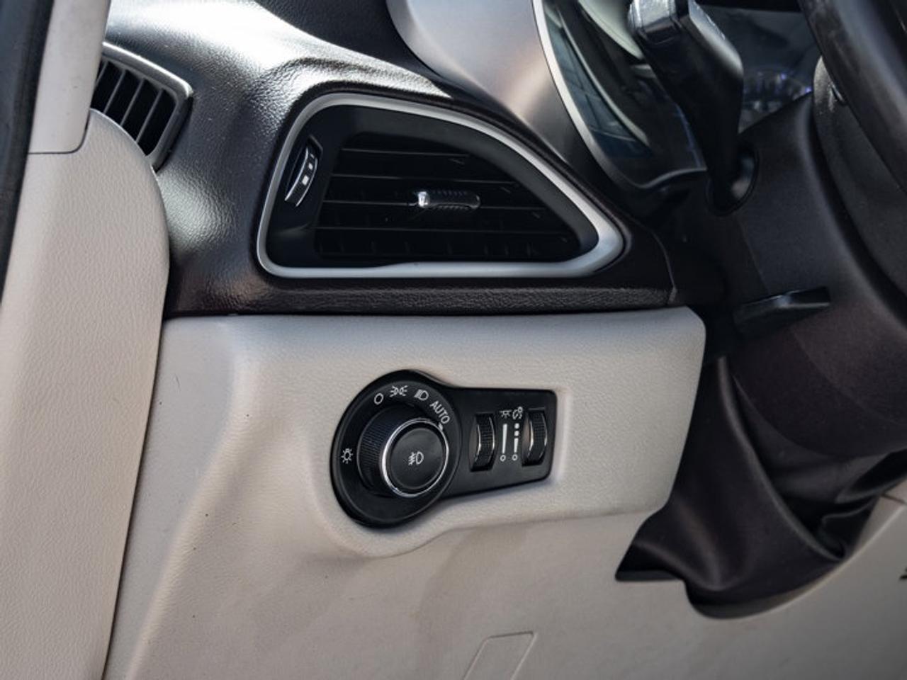 2017 Chrysler Pacifica Touring-L Photo