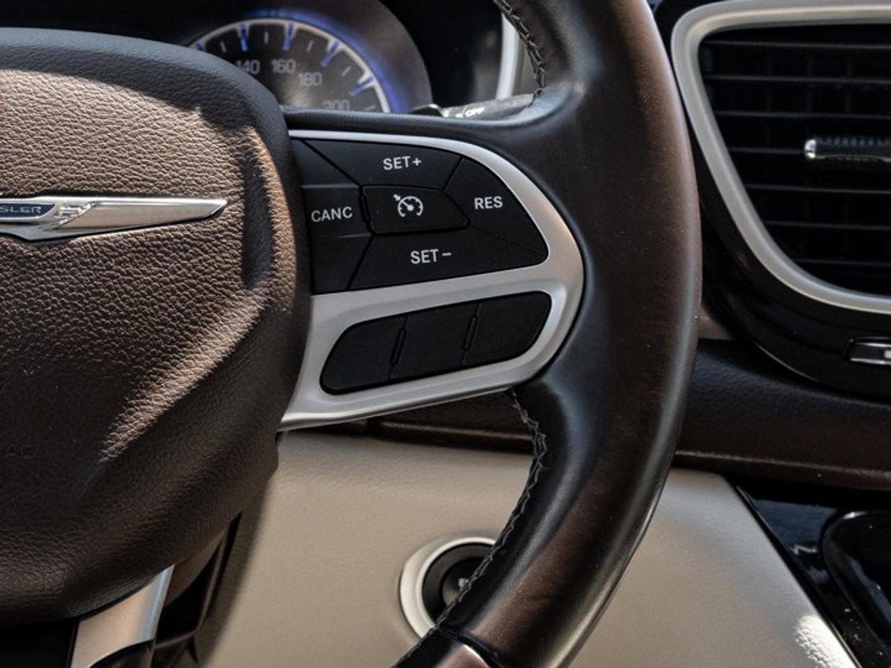 2017 Chrysler Pacifica Touring-L Photo