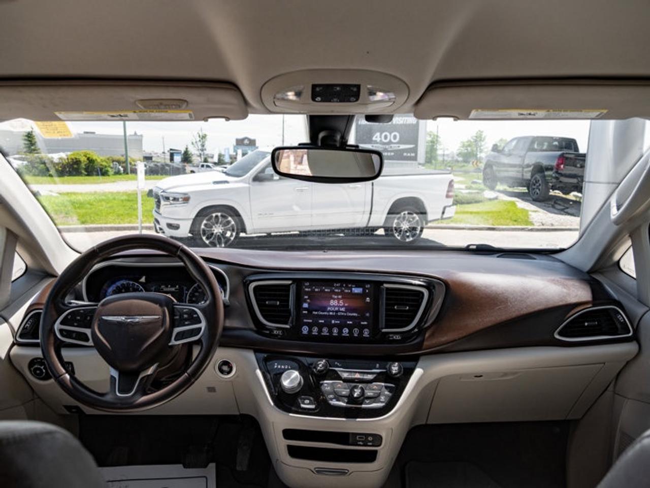 2017 Chrysler Pacifica Touring-L Photo