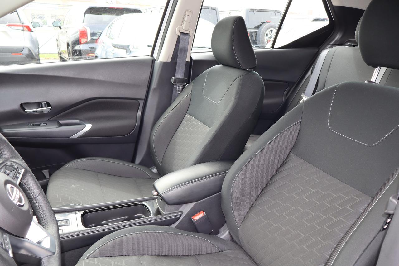 2025 Nissan Kicks SV Photo