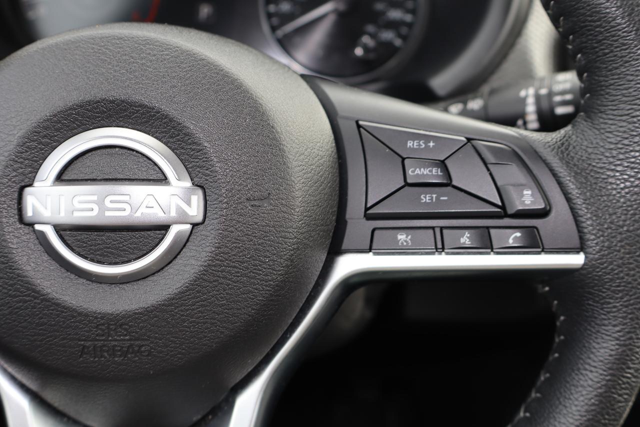 2025 Nissan Kicks SV Photo