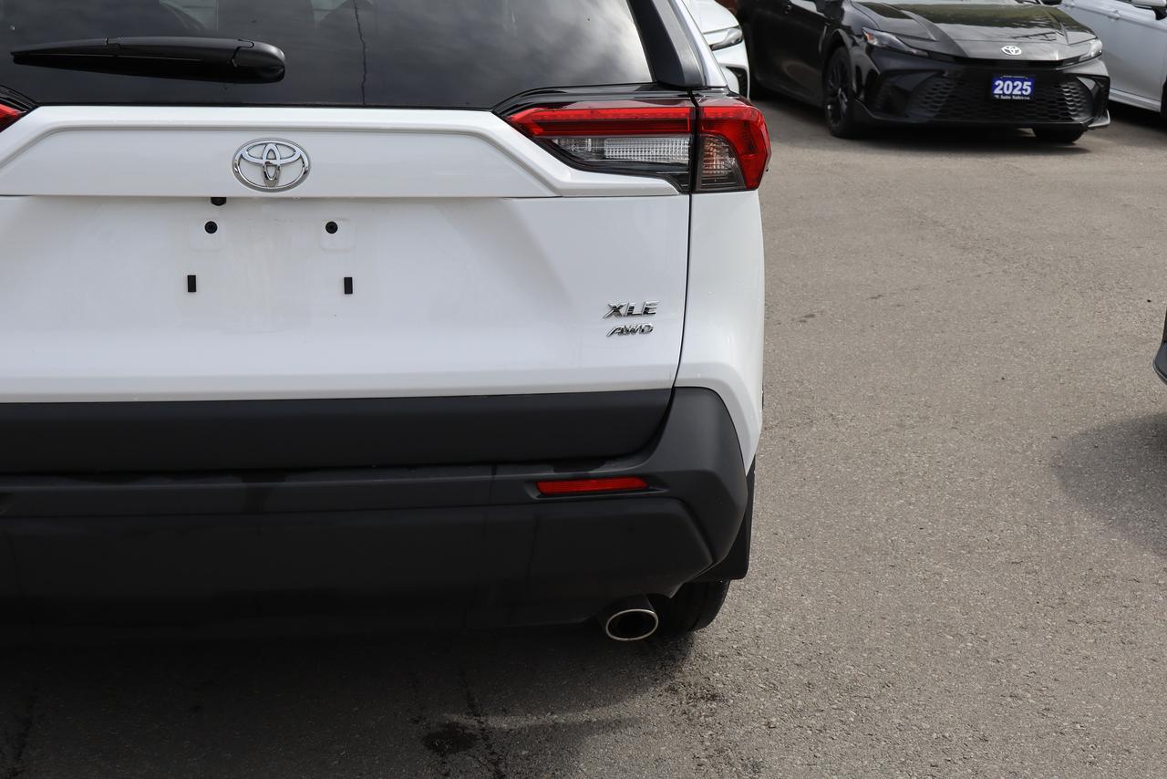 2025 Toyota RAV4 XLE AWD Photo4