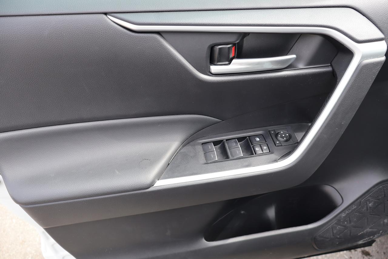 2025 Toyota RAV4 XLE AWD Photo