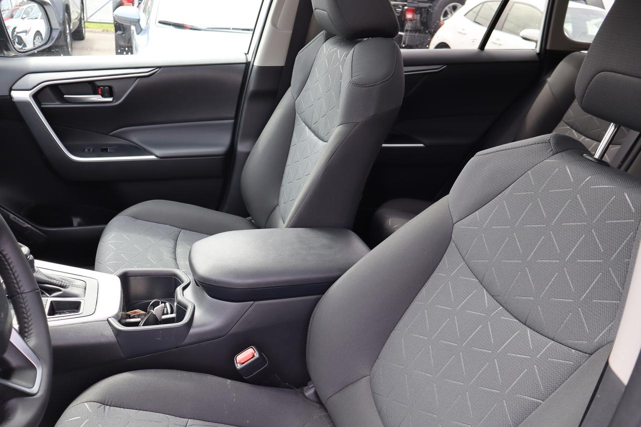 2025 Toyota RAV4 XLE AWD Photo