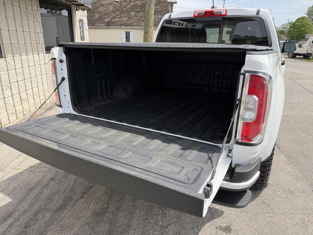 2021 GMC Canyon 4WD AT4 w/Cloth Photo4