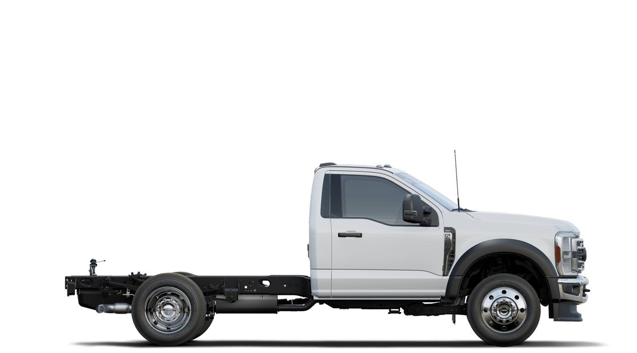 2025 Ford F-550 Super Duty DRW XLT 4WD REG CAB 169" WB 84" CA Photo4