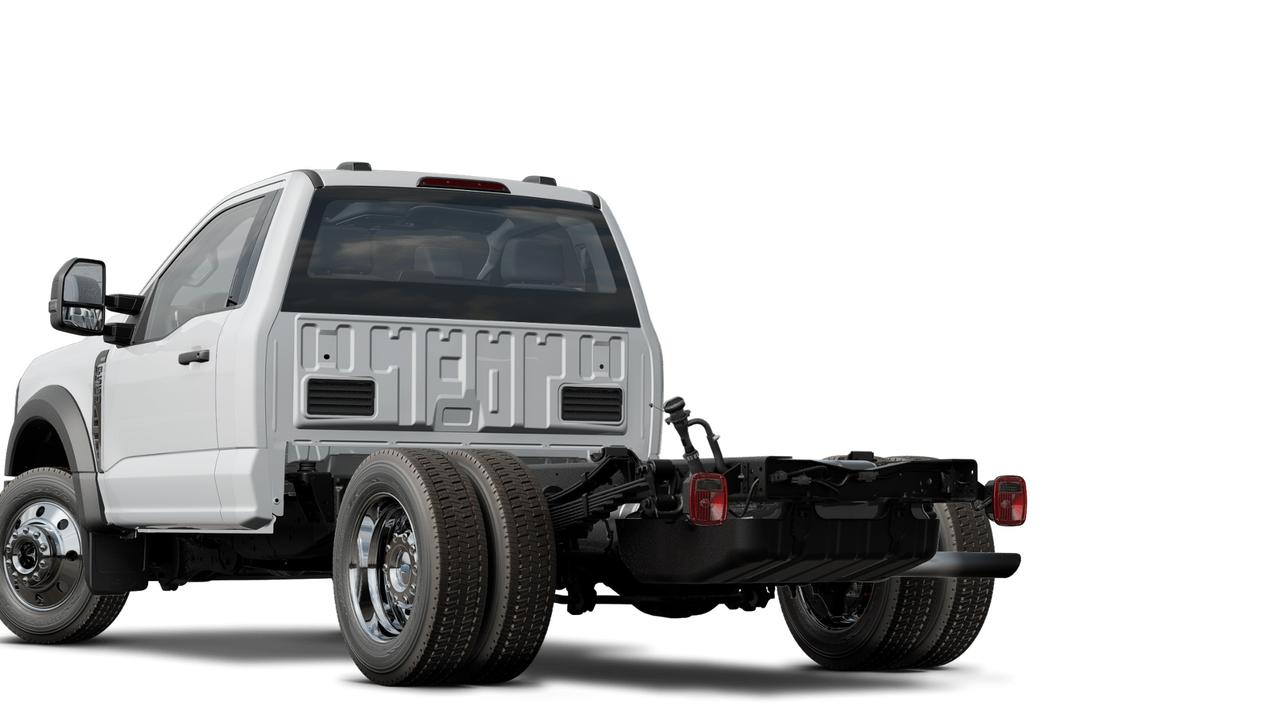 2025 Ford F-550 Super Duty DRW XLT 4WD REG CAB 169" WB 84" CA Photo1