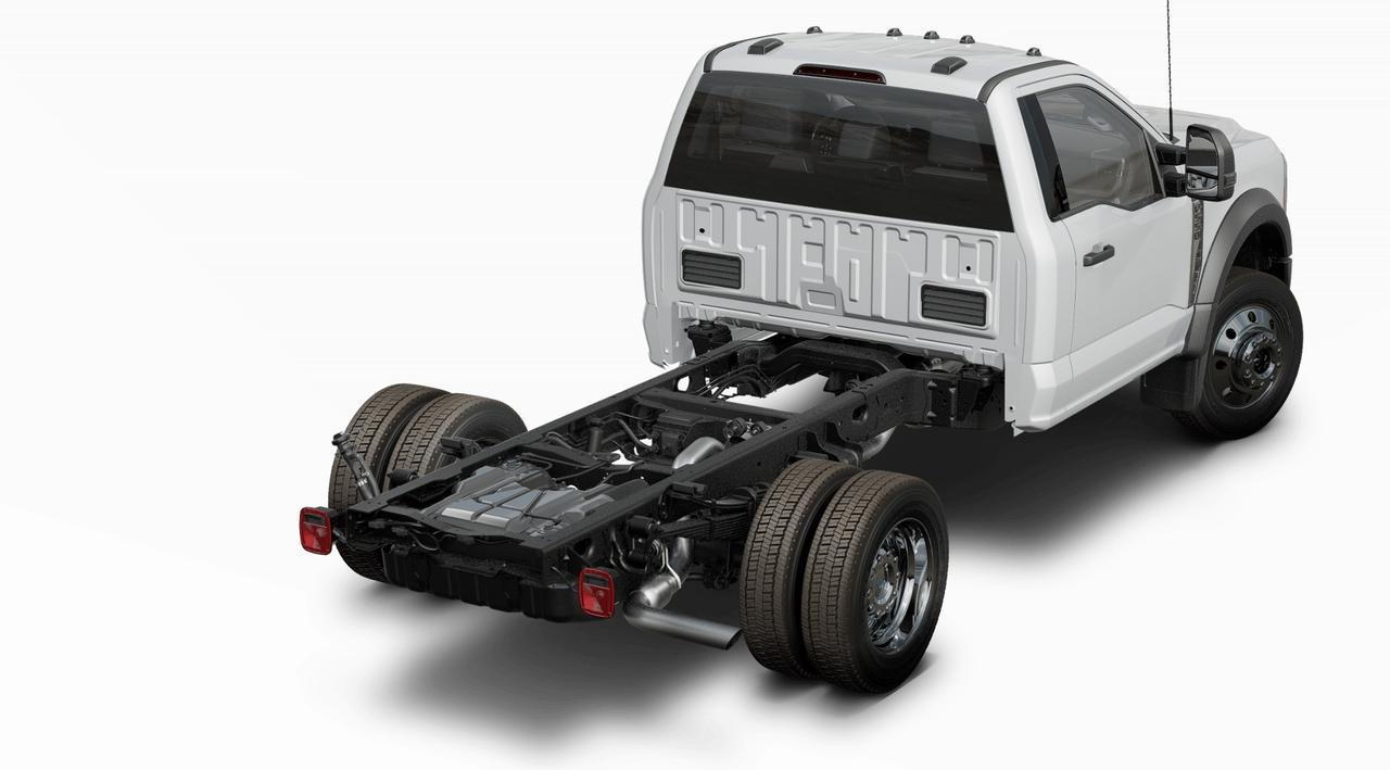 2025 Ford F-550 Super Duty DRW XLT 4WD REG CAB 169" WB 84" CA Photo2