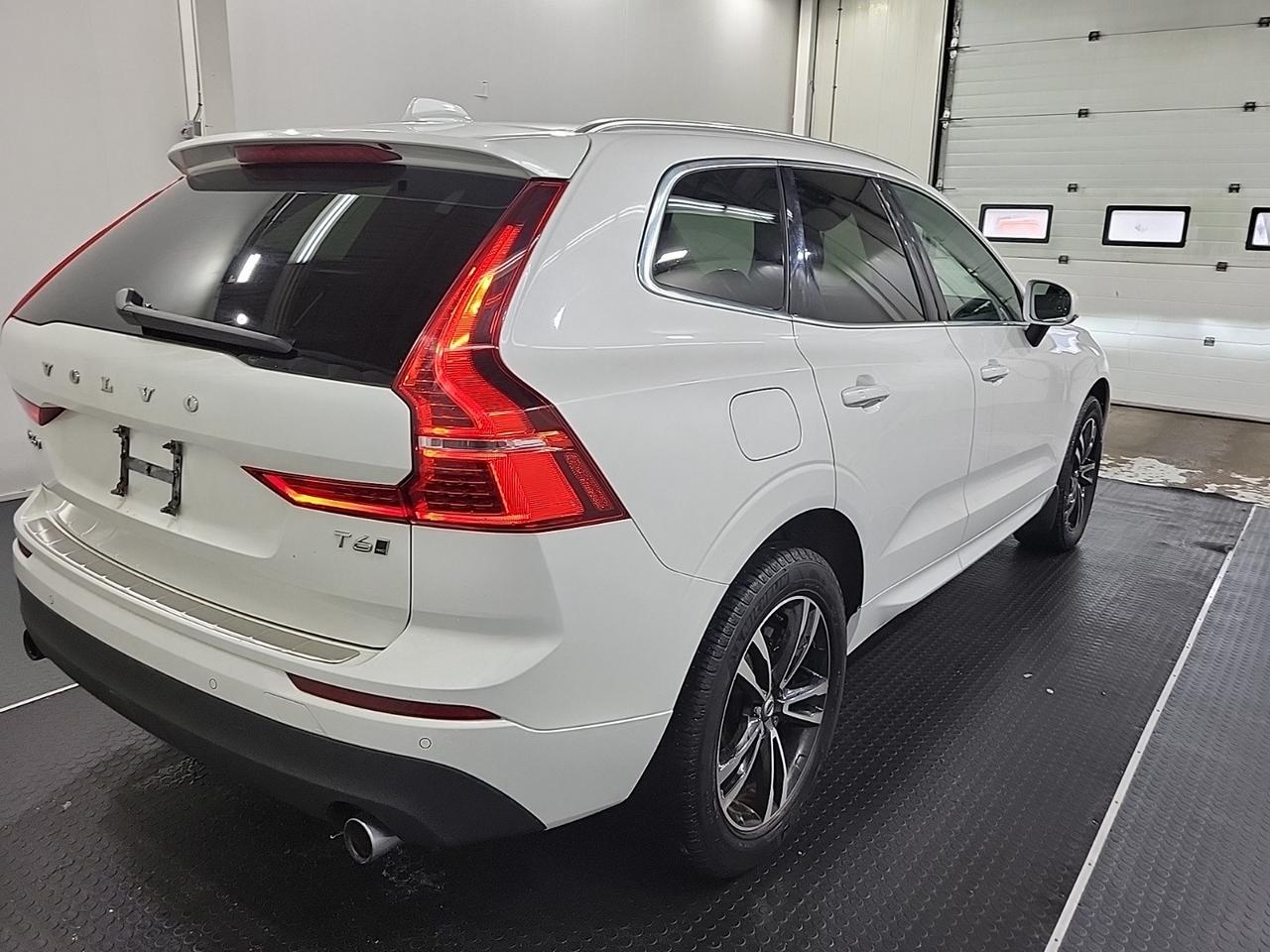 2020 Volvo XC60 Momentum T6 AWD | NO ACCIDENT|PANO | NAVI | CAM | Photo