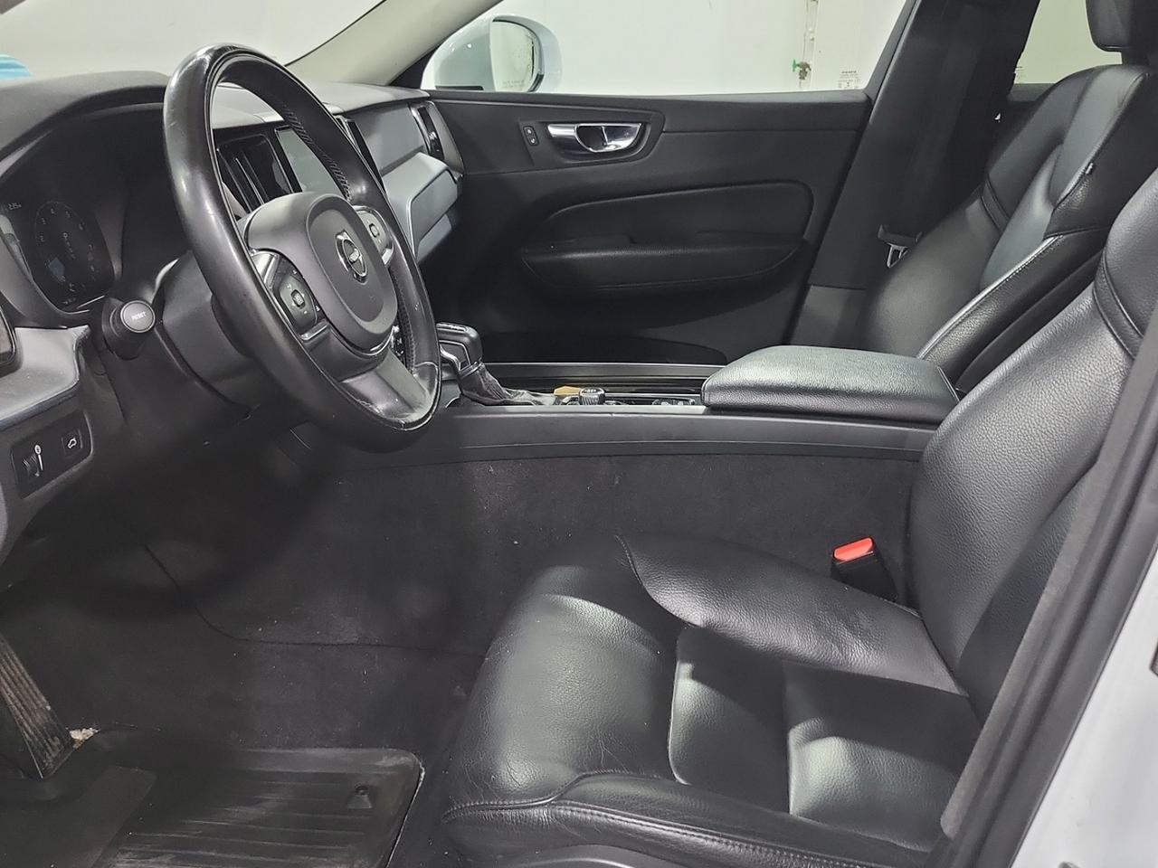 2020 Volvo XC60 Momentum T6 AWD | NO ACCIDENT|PANO | NAVI | CAM | Photo