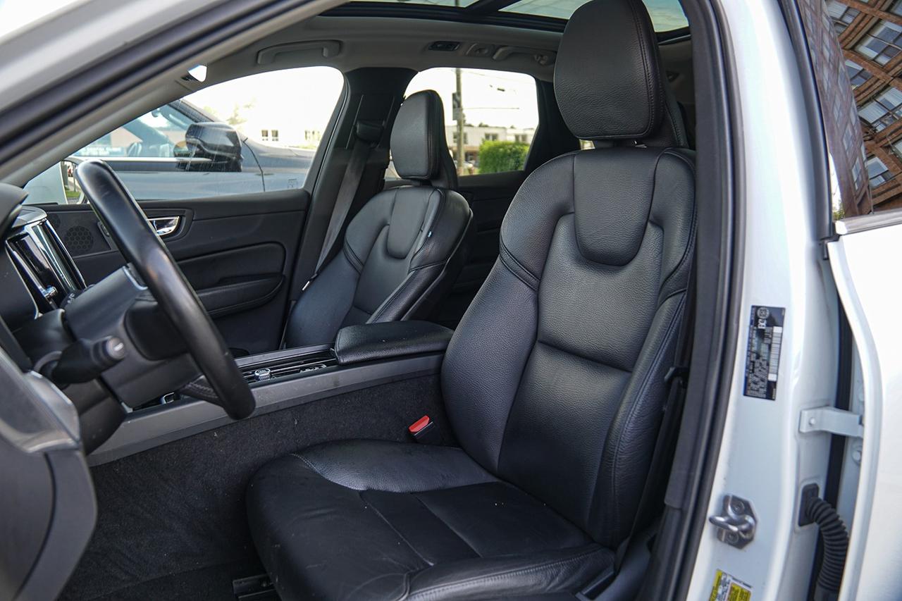 2020 Volvo XC60 Momentum T6 AWD | NO ACCIDENT|PANO | NAVI | CAM | Photo