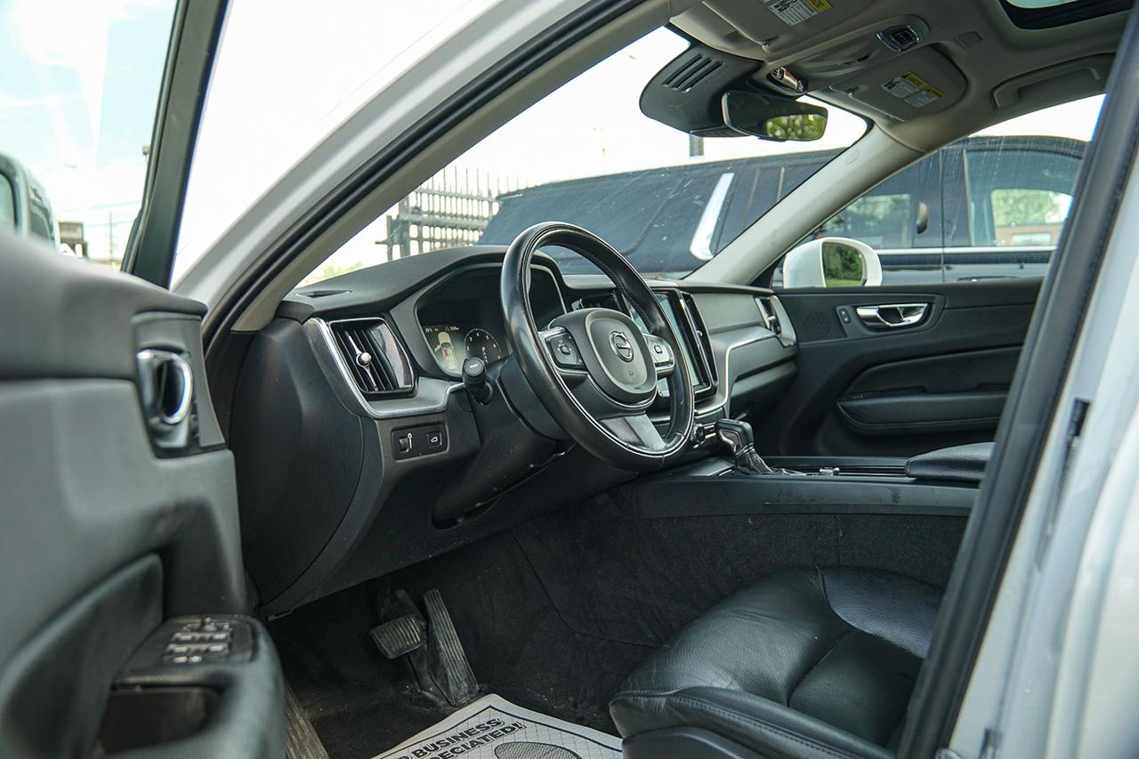 2020 Volvo XC60 Momentum T6 AWD | NO ACCIDENT|PANO | NAVI | CAM | Photo