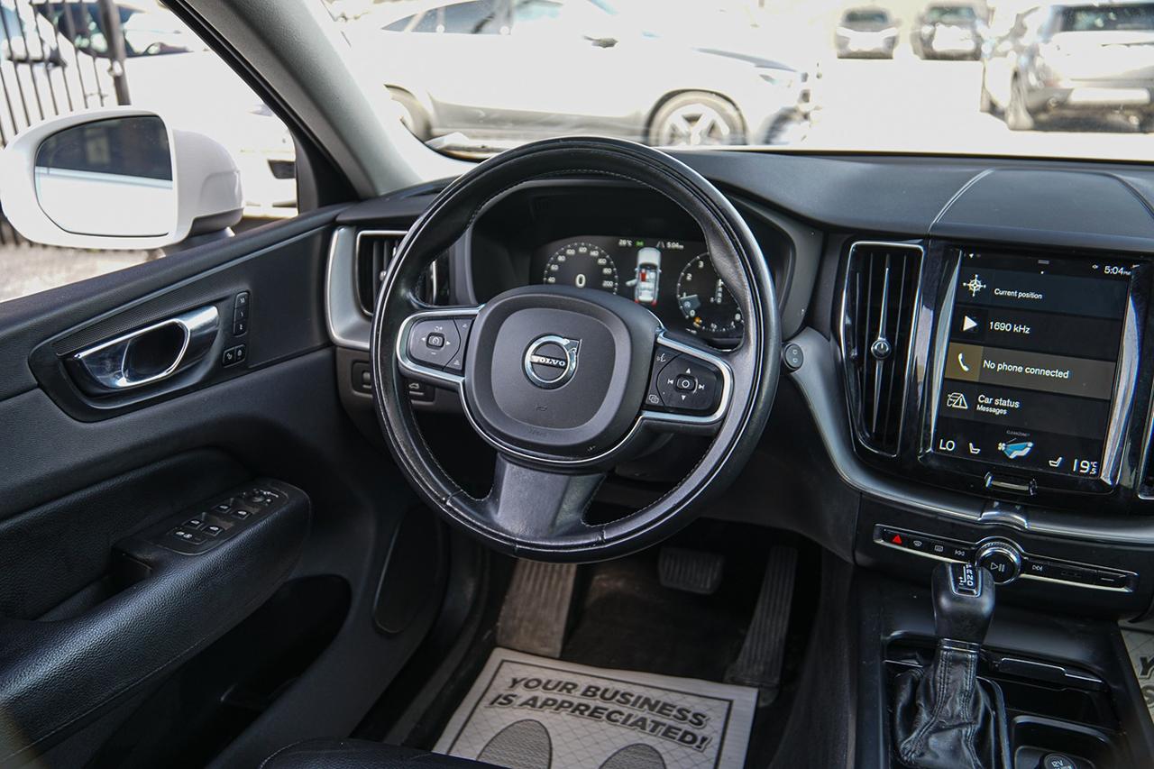2020 Volvo XC60 Momentum T6 AWD | NO ACCIDENT|PANO | NAVI | CAM | Photo