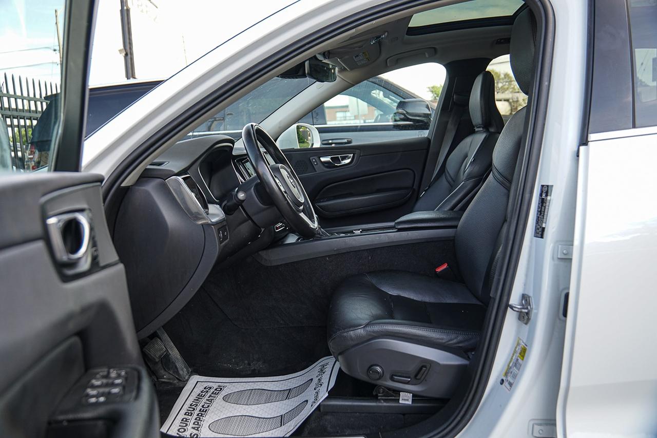 2020 Volvo XC60 Momentum T6 AWD | NO ACCIDENT|PANO | NAVI | CAM | Photo